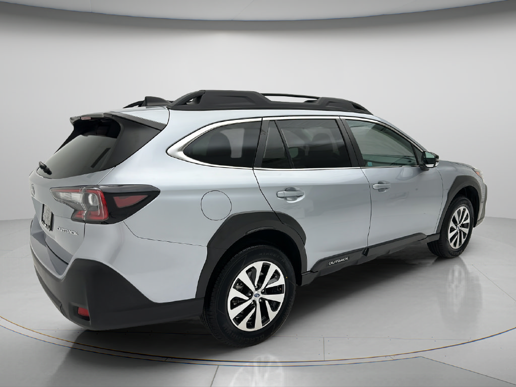 Used 2025 Subaru Outback Premium AWD/4WD image 5