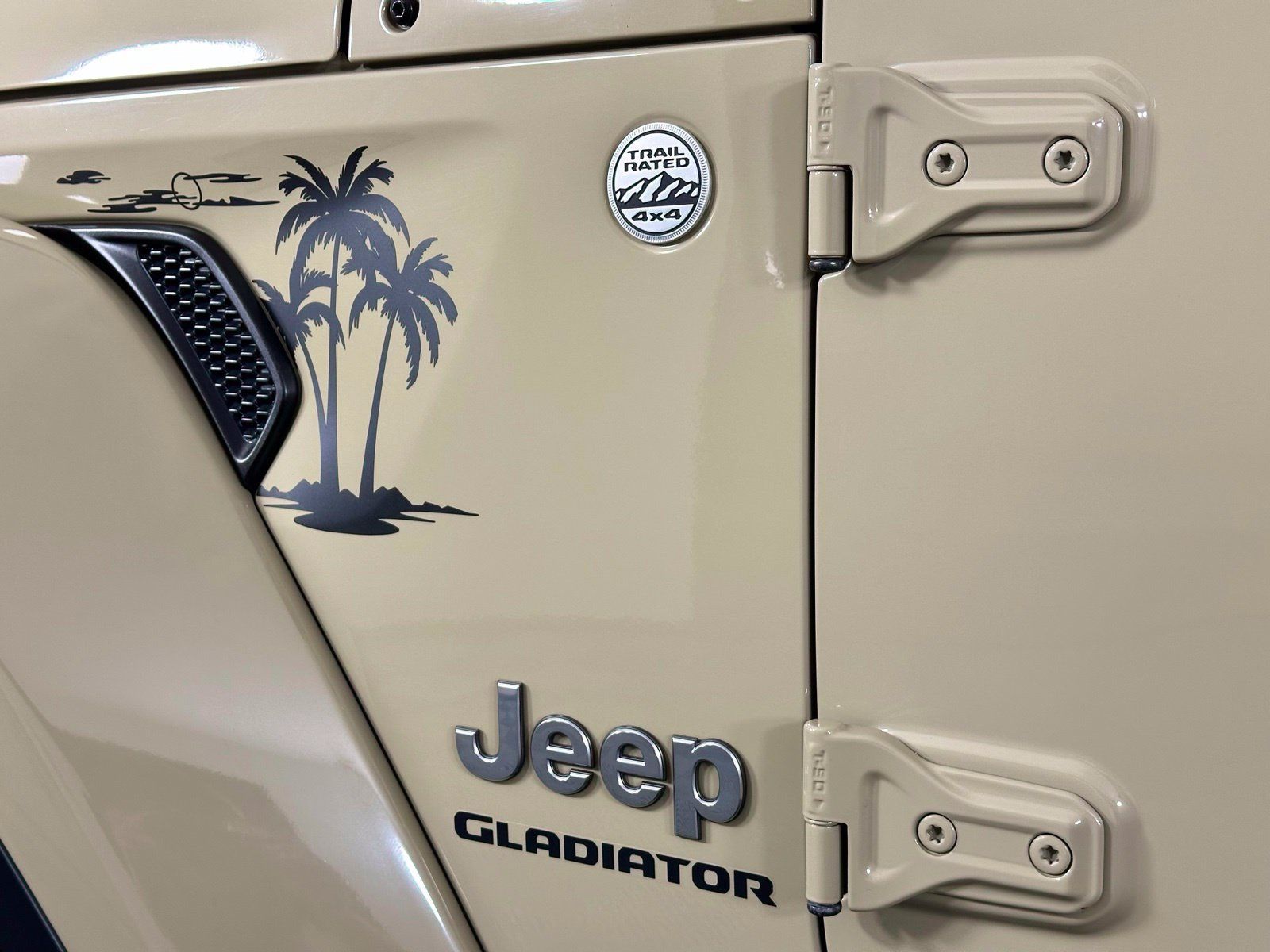 Used 2022 Jeep Gladiator Overland w/ Popular Equipment Package AWD/4WD image 27