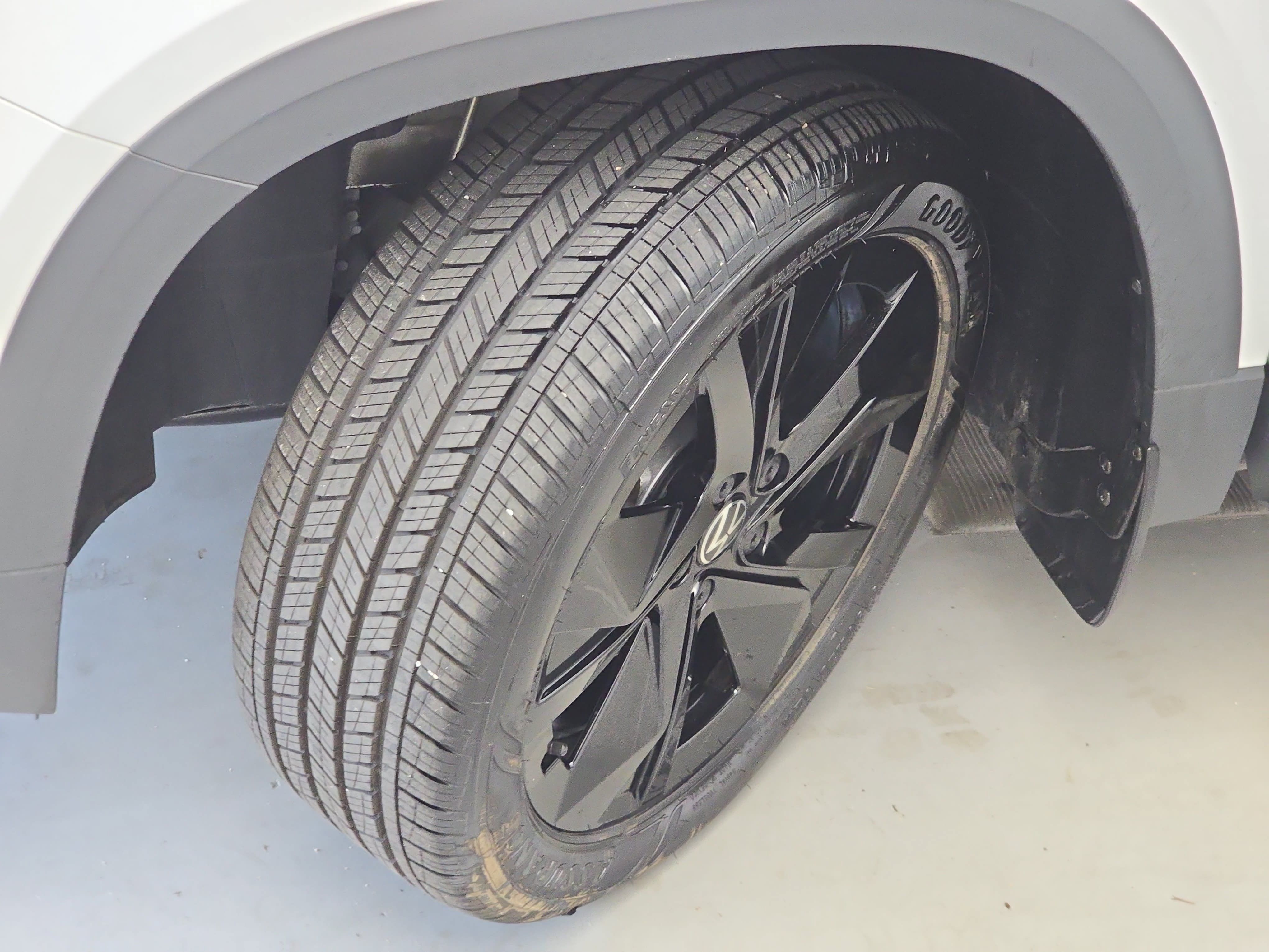 Certified 2025 Volkswagen Taos SE FWD image 32
