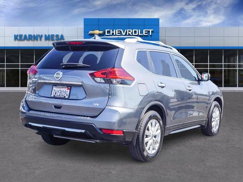 Used 2017 Nissan Rogue SV w/ Sun & Sound Touring Package image 6