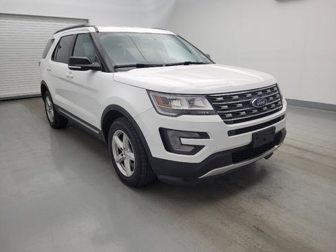 Used 2017 Ford Explorer XLT AWD/4WD image 13