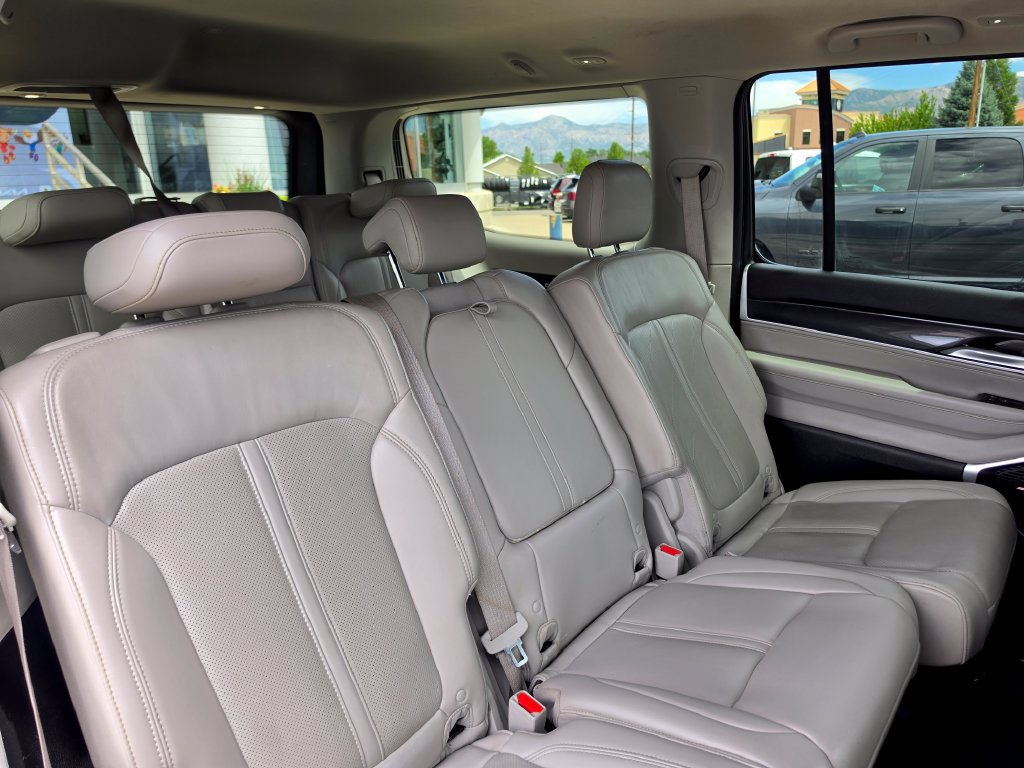 Used 2022 Jeep Wagoneer Series I AWD/4WD image 18