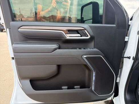 Used 2025 Chevrolet Silverado 2500 LT AWD/4WD image 8
