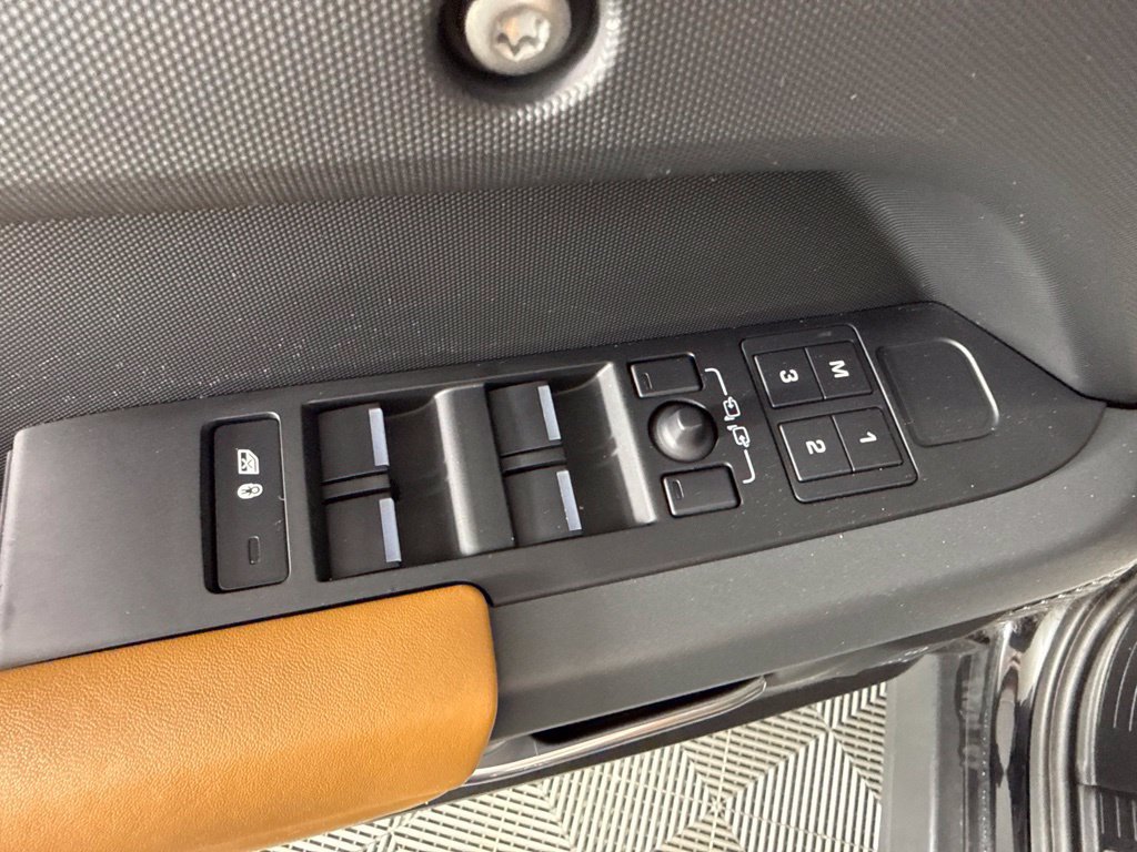 Used 2023 Land Rover Defender 110 X AWD/4WD image 12