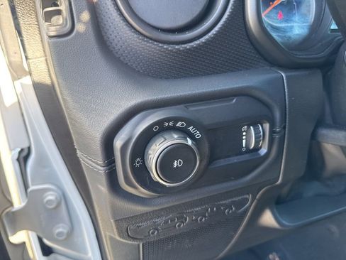 Used 2024 Jeep Wrangler Unlimited Rubicon image 15