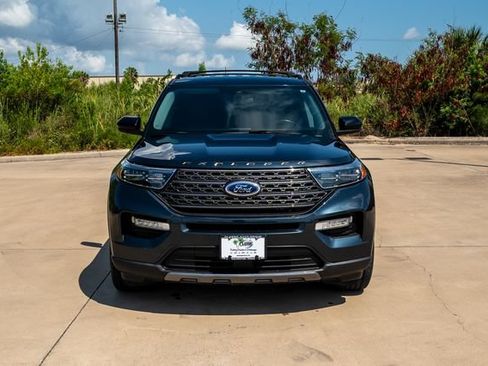 Used 2022 Ford Explorer XLT w/ Equipment Group 202A RWD image 2