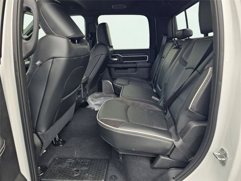 New 2026 RAM 2500 Laramie AWD/4WD image 34