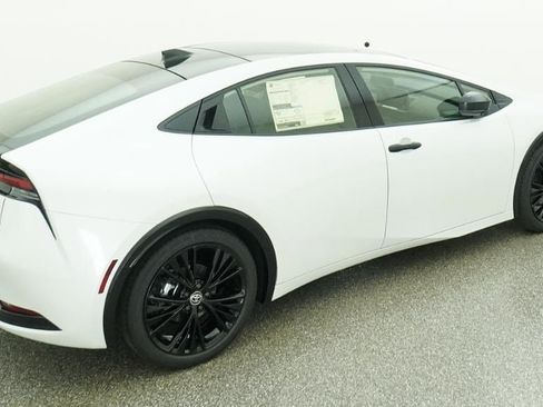 New 2026 Toyota Prius FWD image 7