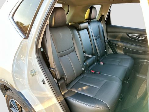 Used 2020 Nissan Rogue SL image 25