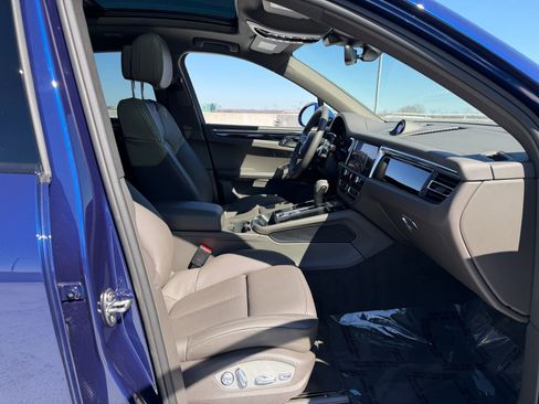 Certified 2025 Porsche Macan image 15