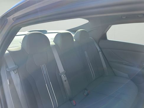 Used 2024 Hyundai Elantra SEL image 31