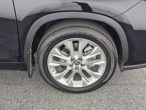 Used 2023 Toyota Highlander Limited FWD image 17
