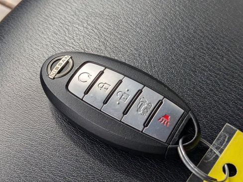 Used 2024 Nissan Armada SL w/ Captain's Chairs Package image 34