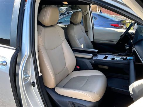 Used 2021 Toyota Sienna XLE image 9