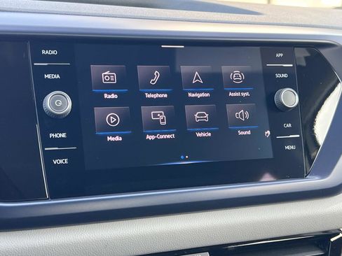 Certified 2022 Volkswagen Taos SE image 13