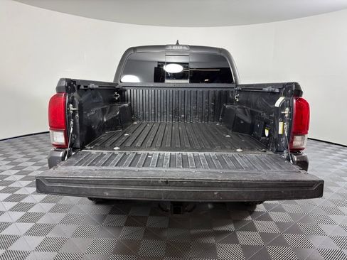 Used 2019 Toyota Tacoma TRD Sport w/ Technology Package AWD/4WD image 10