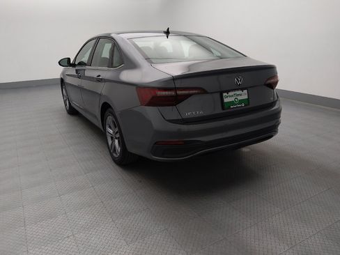 Used 2024 Volkswagen Jetta SE FWD image 6