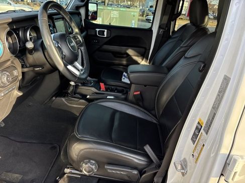 Used 2023 Jeep Wrangler Unlimited Sahara w/ Cold Weather Group image 18