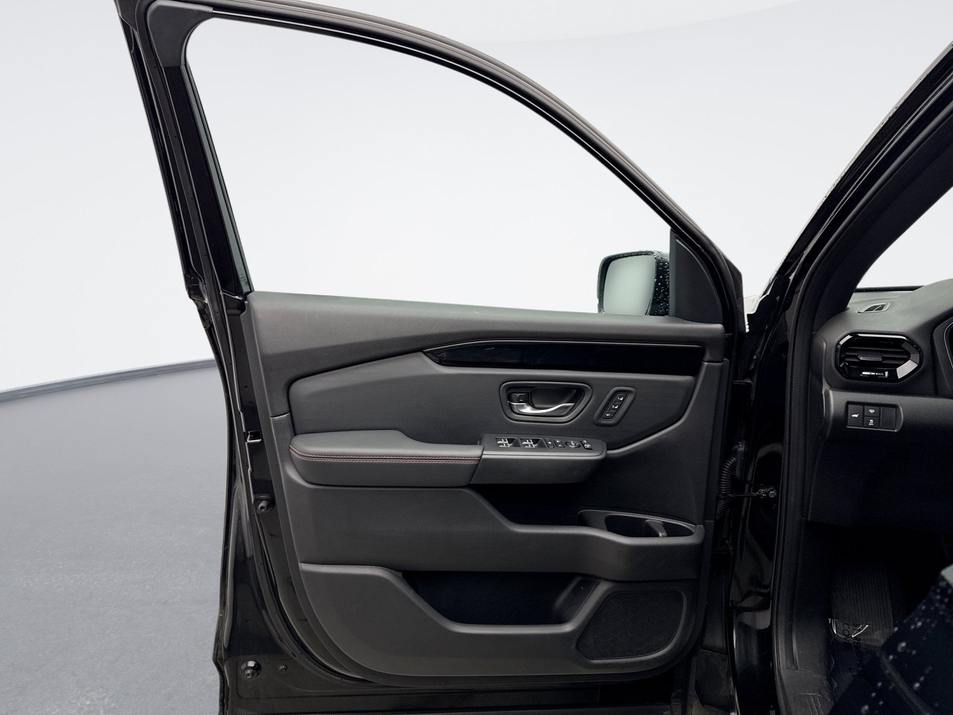 Used 2023 Honda Pilot TrailSport image 11