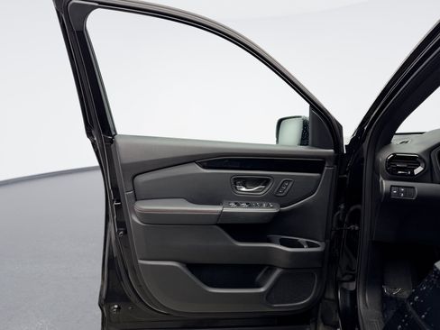 Used 2023 Honda Pilot TrailSport image 11