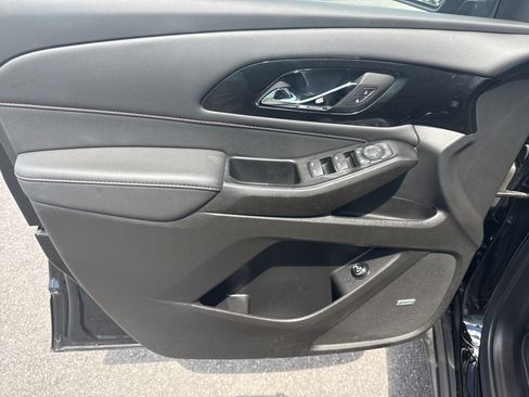 Used 2023 Chevrolet Traverse RS AWD/4WD image 16