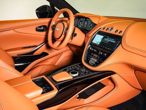 Used 2023 Aston Martin DBX AWD/4WD image 16