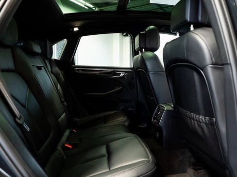 Used 2024 Porsche Macan image 43