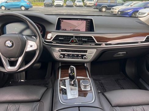 Used 2020 BMW 740i w/ Premium Package RWD image 17