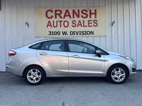 Used 2015 Ford Fiesta SE FWD image 4