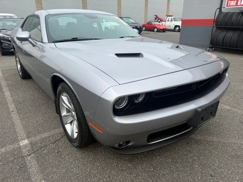 Used 2018 Dodge Challenger SXT RWD image 2