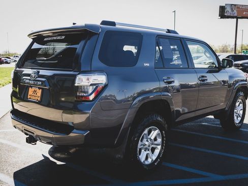 Used 2019 Toyota 4Runner SR5 AWD/4WD image 32