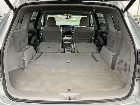 Used 2016 Toyota Highlander XLE image 13