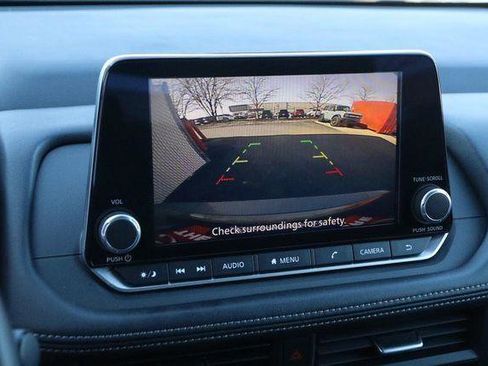 Used 2024 Nissan Rogue SV image 17