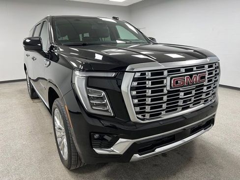 Used 2025 GMC Yukon XL Denali image 2