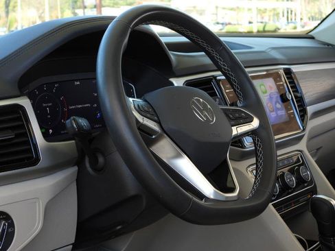 Used 2023 Volkswagen Atlas SE w/ Technology Package w/ Panoramic Sunroof Package image 57