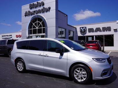 Used 2024 Chrysler Pacifica Touring-L