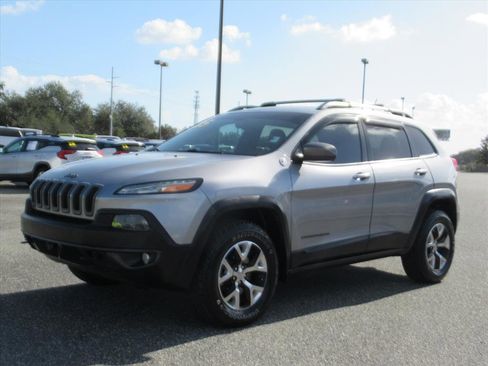 Used 2015 Jeep Cherokee Trailhawk w/ Comfort/Convenience Group image 3