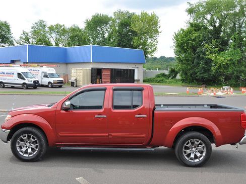 Used 2014 Nissan Frontier SL w/ SL Moonroof Package AWD/4WD image 2