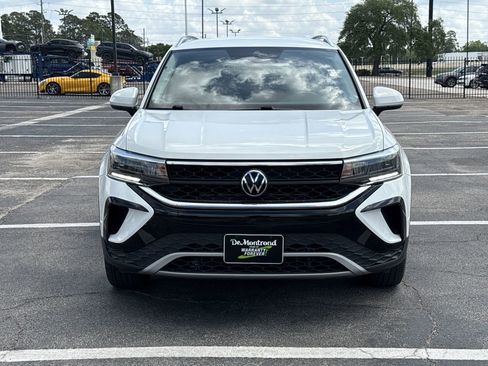 Used 2023 Volkswagen Taos SE image 2