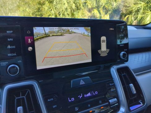 Used 2023 Kia Sorento SX image 28