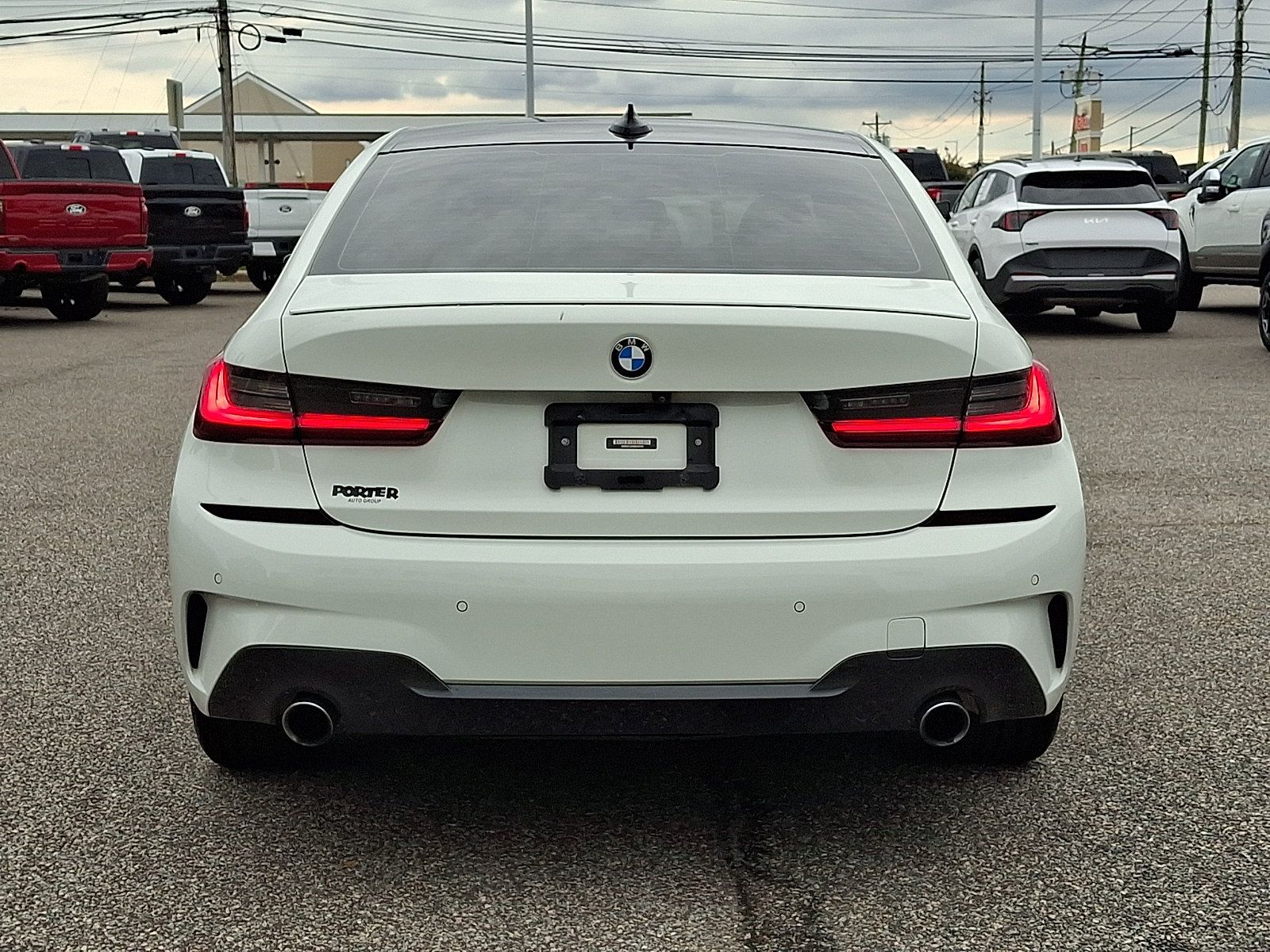 Used 2022 BMW 330i xDrive Sedan w/ M Sport Package AWD/4WD image 9