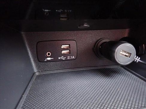 Used 2021 Subaru Forester Premium image 21