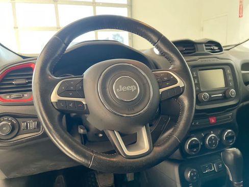 Used 2017 Jeep Renegade Trailhawk w/ Popular Equipment Group AWD/4WD image 14