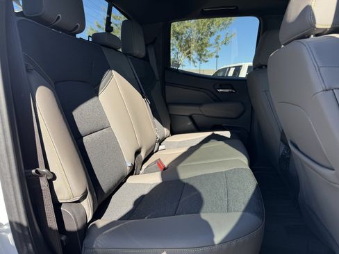 Used 2024 Chevrolet Colorado ZR2 image 15