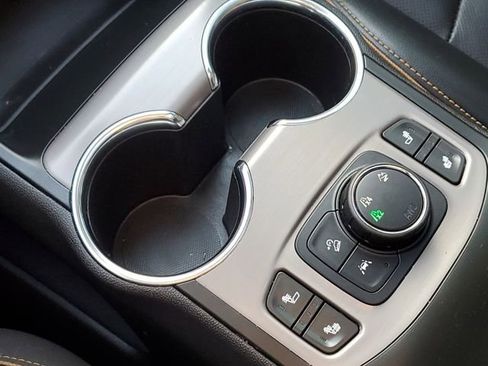 Used 2022 GMC Terrain AT4 image 24