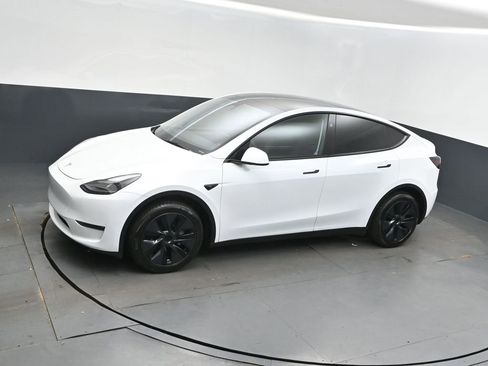 Used 2025 Tesla Model Y Long Range image 30