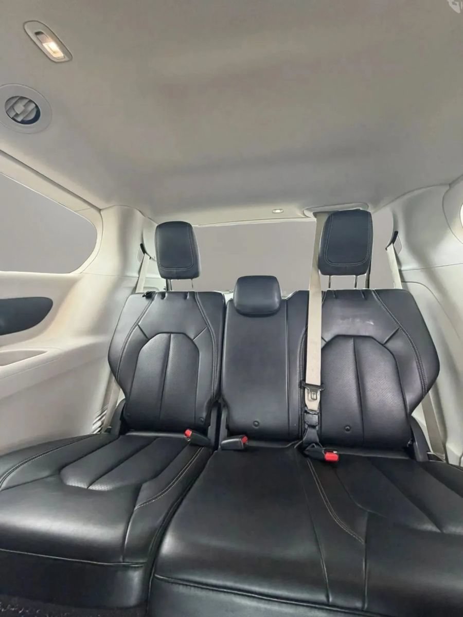Used 2020 Chrysler Voyager Lxi FWD image 15