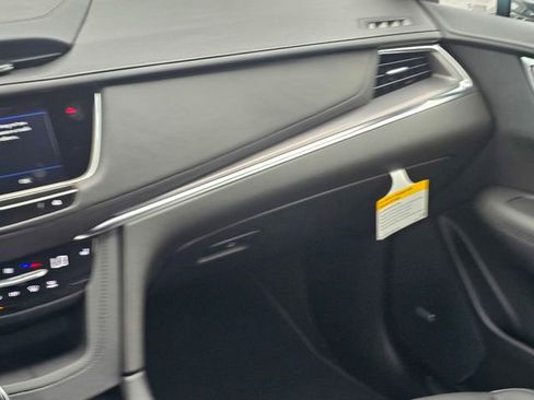 New 2026 Cadillac XT5 Luxury image 18