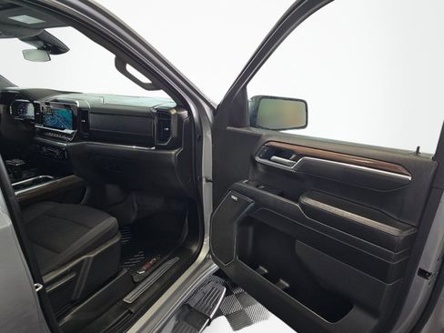 Used 2025 Chevrolet Silverado 1500 LT Trail Boss w/ Convenience Package II AWD/4WD image 45