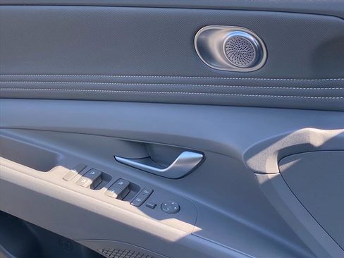 Used 2025 Hyundai Elantra SEL FWD image 19